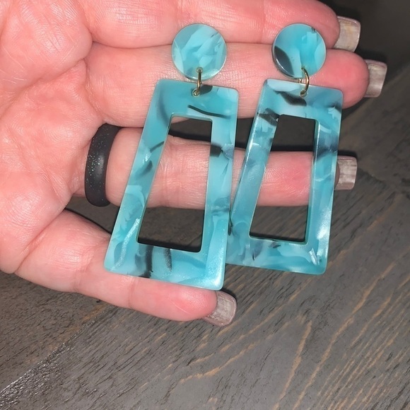 5/$25 Acrylic Fashion Post Earrings - Blue NEW - Picture 2 of 2